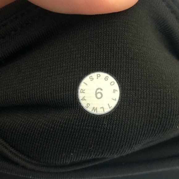 LULULEMON TIED TO IT BLACK FULL ON LUXTREME 7/8 LEGGING SIZE 6 SIDE MESH - Picture 7 of 8